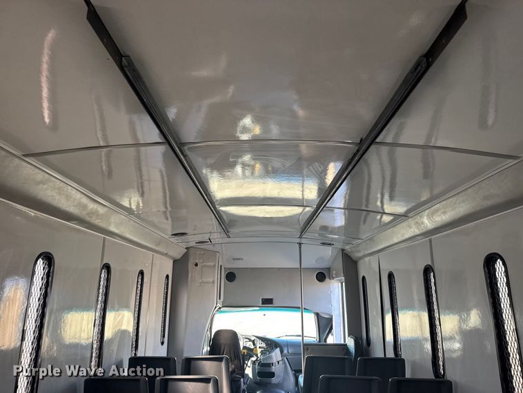 image for item EG1994 2007 Ford E450 Super Duty shuttle bus