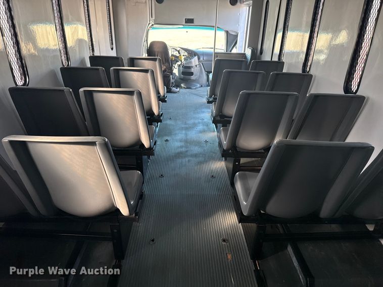 image for item EG1994 2007 Ford E450 Super Duty shuttle bus