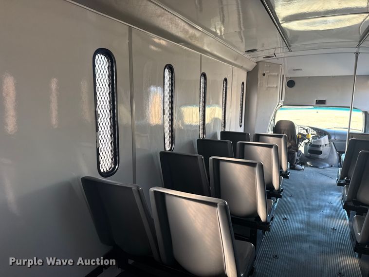 image for item EG1994 2007 Ford E450 Super Duty shuttle bus