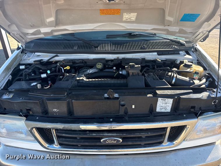 image for item EG1994 2007 Ford E450 Super Duty shuttle bus