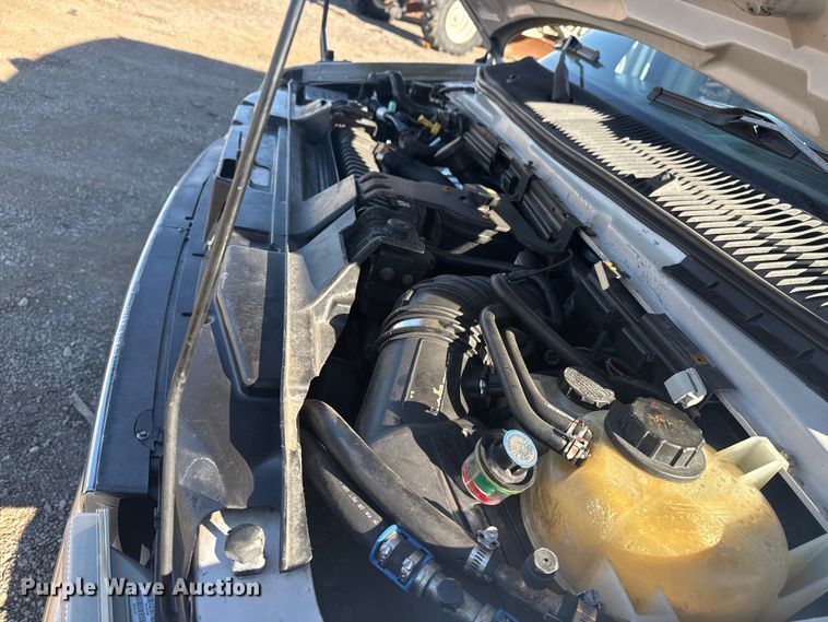 image for item EG1994 2007 Ford E450 Super Duty shuttle bus