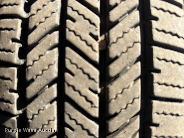 image for item EG1994 2007 Ford E450 Super Duty shuttle bus