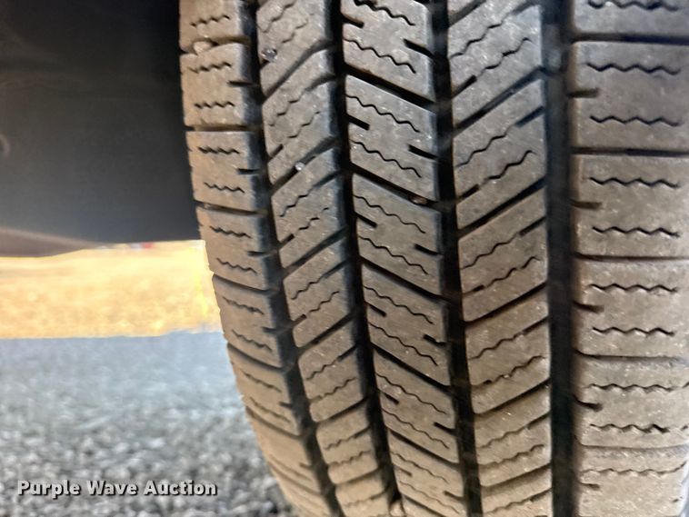 image for item EG1994 2007 Ford E450 Super Duty shuttle bus