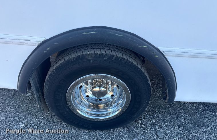 image for item EG1994 2007 Ford E450 Super Duty shuttle bus