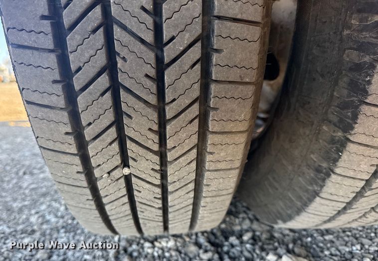 image for item EG1994 2007 Ford E450 Super Duty shuttle bus