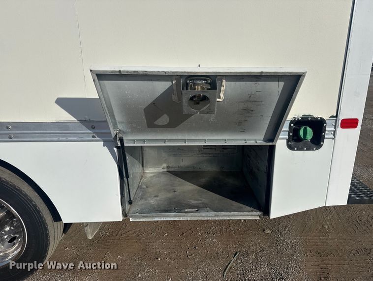 image for item EG1998 2017 Ford F550 Super Duty XL box truck