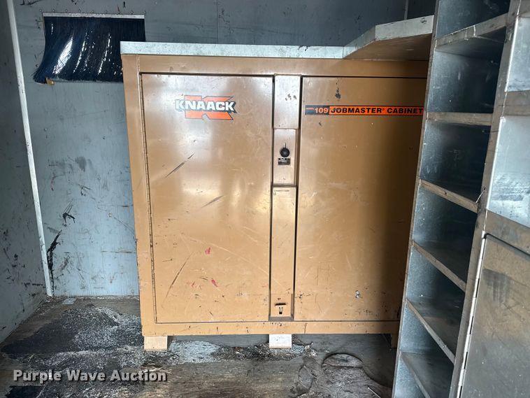 image for item EG1998 2017 Ford F550 Super Duty XL box truck