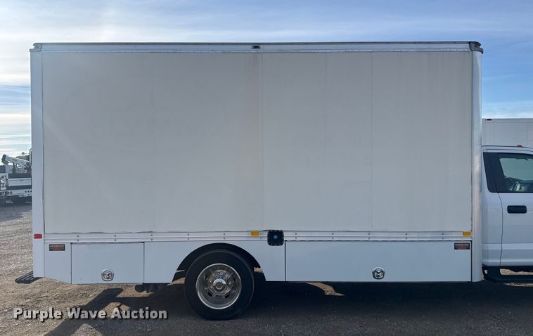 image for item EG1998 2017 Ford F550 Super Duty XL box truck