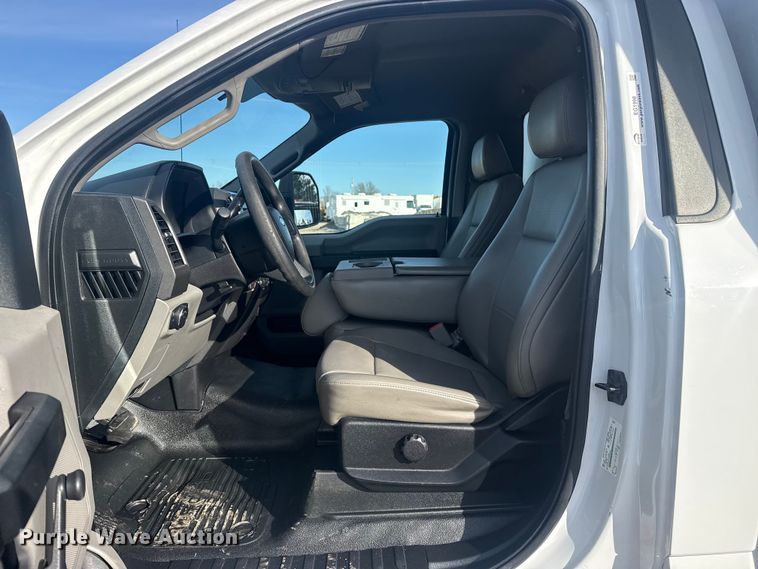 image for item EG1998 2017 Ford F550 Super Duty XL box truck