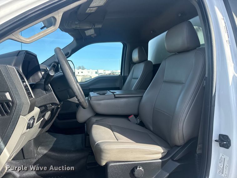 image for item EG1998 2017 Ford F550 Super Duty XL box truck