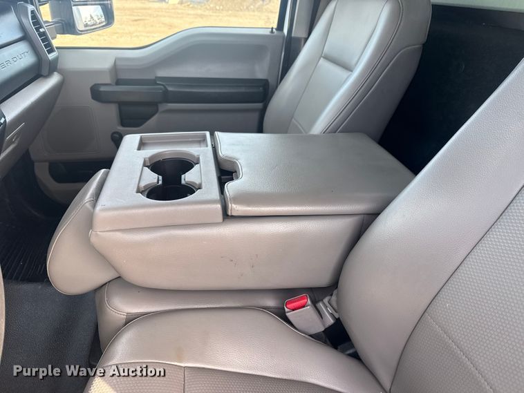 image for item EG1998 2017 Ford F550 Super Duty XL box truck