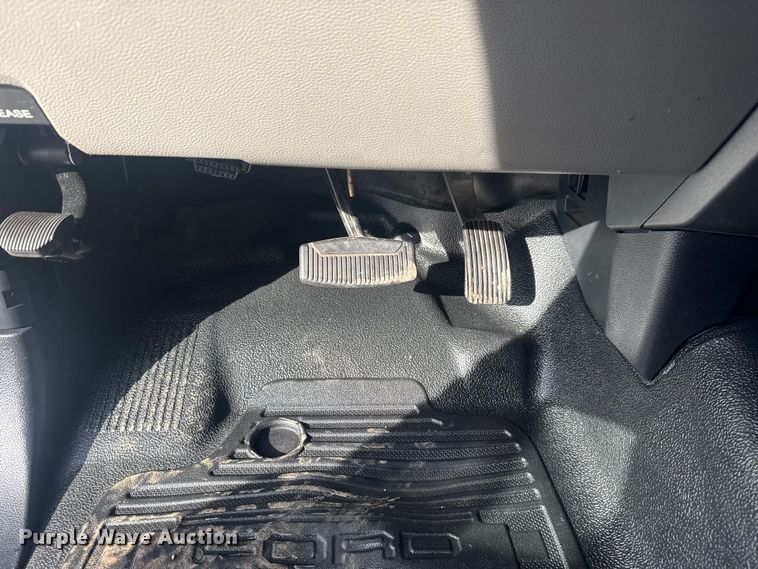 image for item EG1998 2017 Ford F550 Super Duty XL box truck