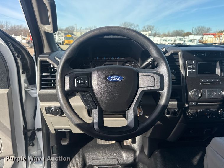 image for item EG1998 2017 Ford F550 Super Duty XL box truck