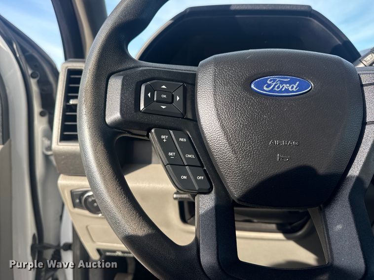 image for item EG1998 2017 Ford F550 Super Duty XL box truck