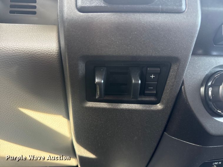 image for item EG1998 2017 Ford F550 Super Duty XL box truck