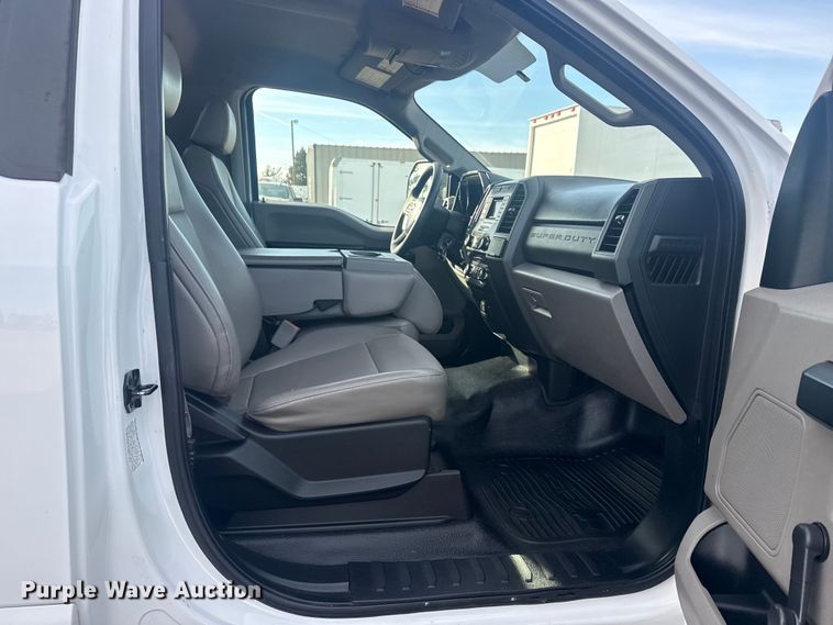 image for item EG1998 2017 Ford F550 Super Duty XL box truck