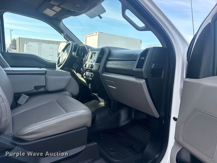 image for item EG1998 2017 Ford F550 Super Duty XL box truck