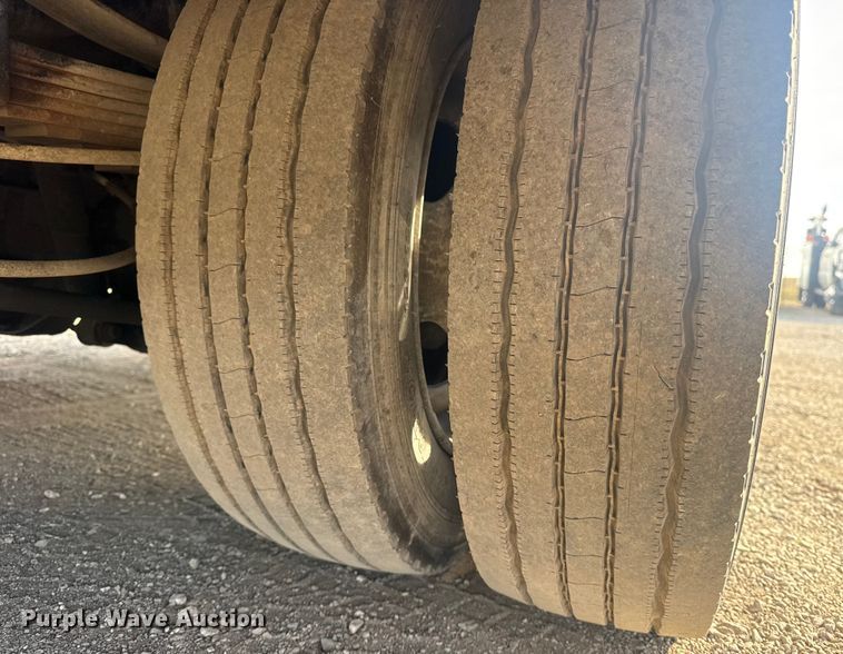 image for item EG1998 2017 Ford F550 Super Duty XL box truck