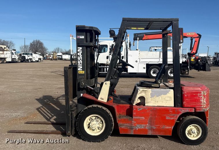 image for item EG1999 Nissan F102A301 forklift