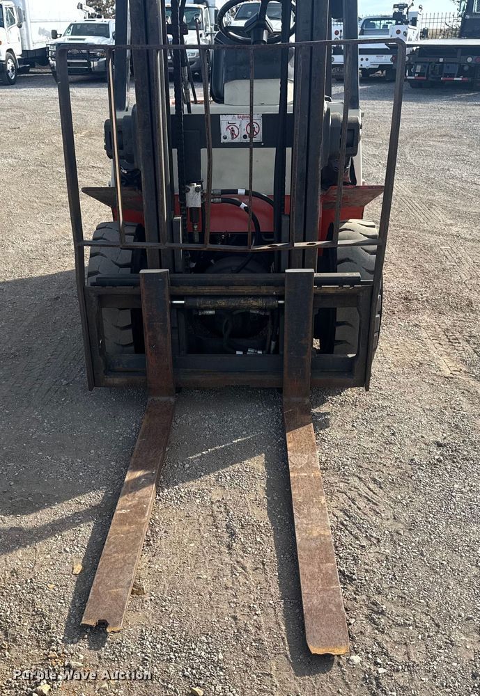 image for item EG1999 Nissan F102A301 forklift