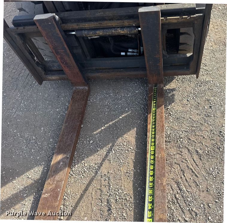 image for item EG1999 Nissan F102A301 forklift