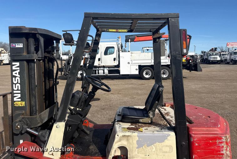 image for item EG1999 Nissan F102A301 forklift