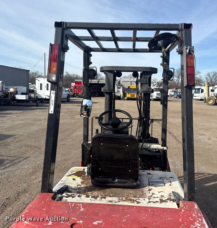 image for item EG1999 Nissan F102A301 forklift