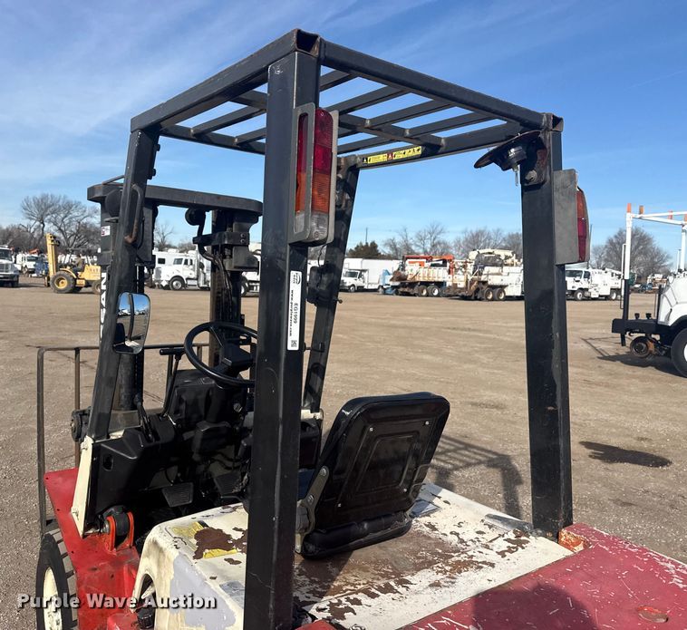 image for item EG1999 Nissan F102A301 forklift