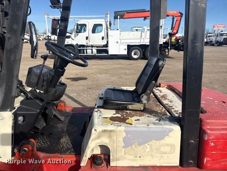 image for item EG1999 Nissan F102A301 forklift