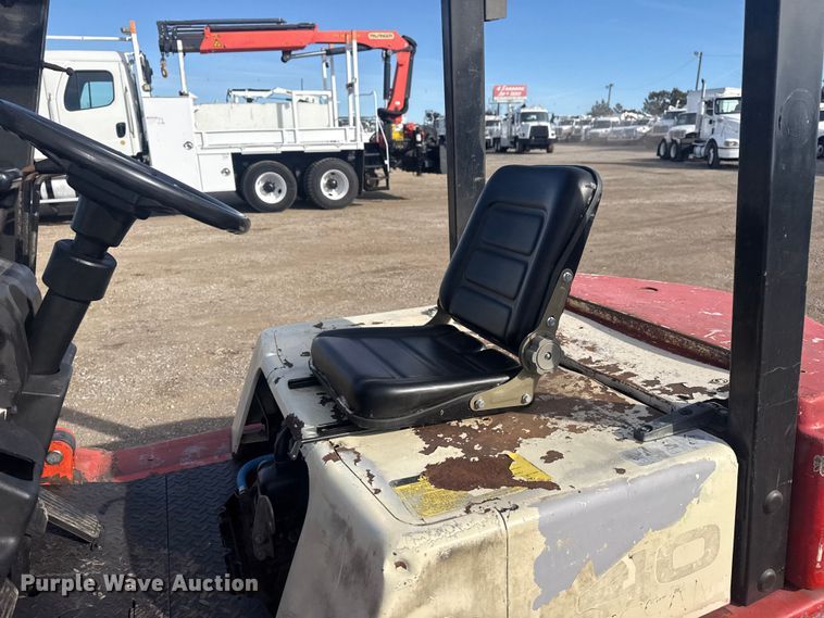 image for item EG1999 Nissan F102A301 forklift