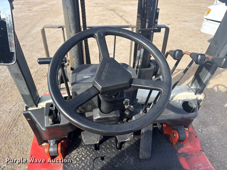 image for item EG1999 Nissan F102A301 forklift