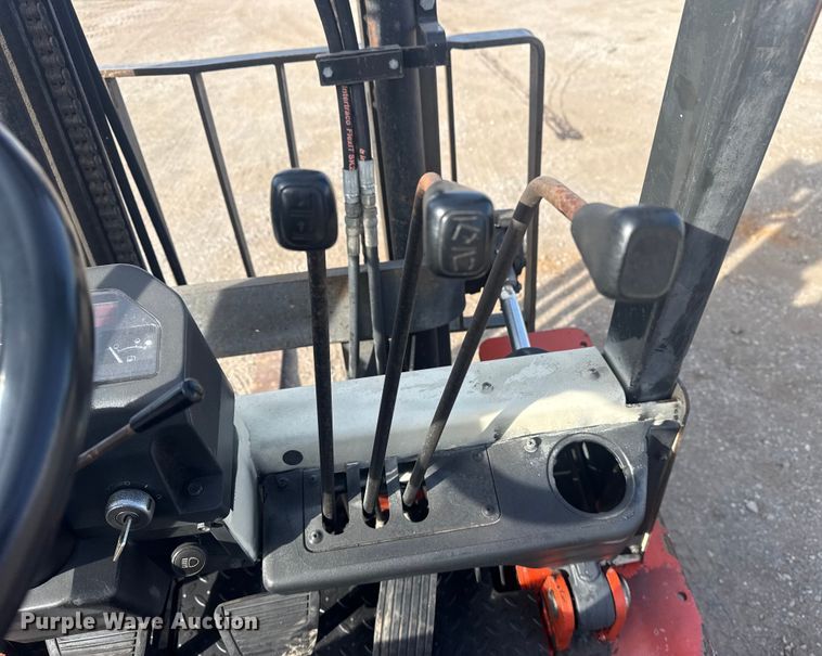 image for item EG1999 Nissan F102A301 forklift