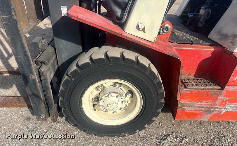 image for item EG1999 Nissan F102A301 forklift