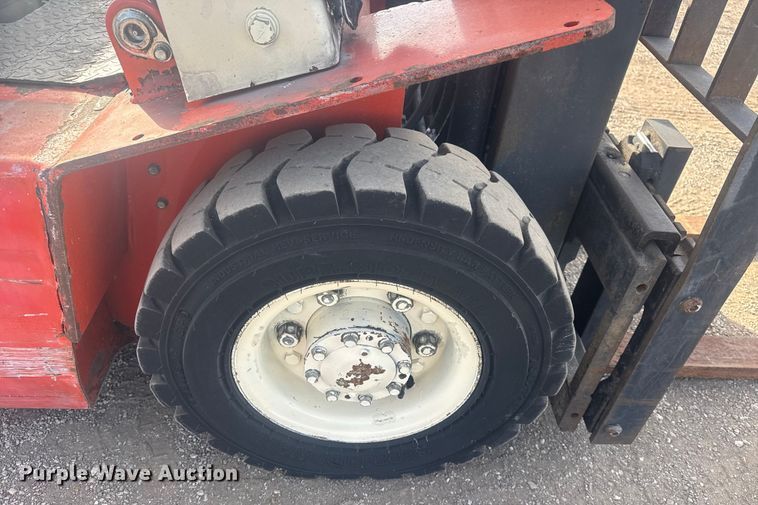 image for item EG1999 Nissan F102A301 forklift