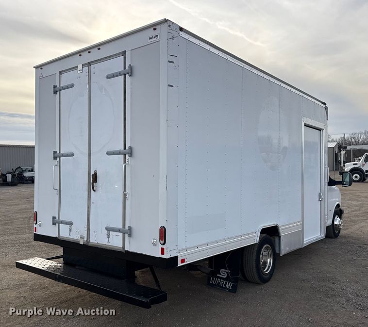 image for item EG2009 2018 Chevrolet Express box truck