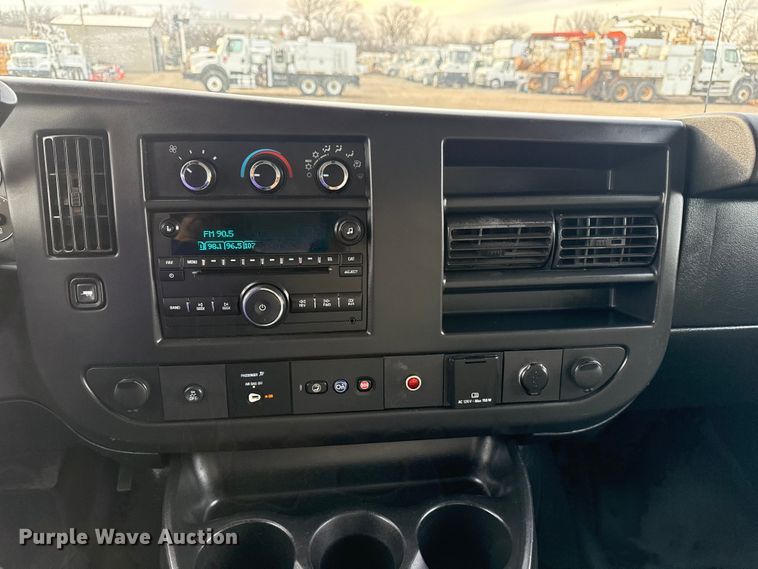 image for item EG2009 2018 Chevrolet Express box truck