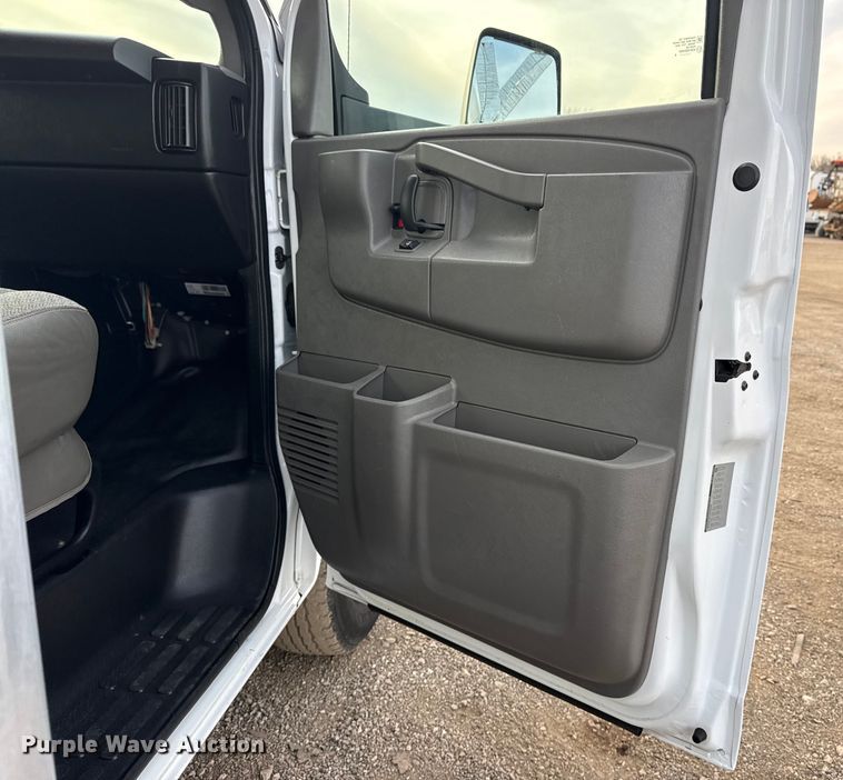 image for item EG2009 2018 Chevrolet Express box truck