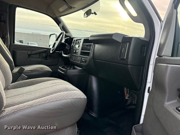 image for item EG2009 2018 Chevrolet Express box truck