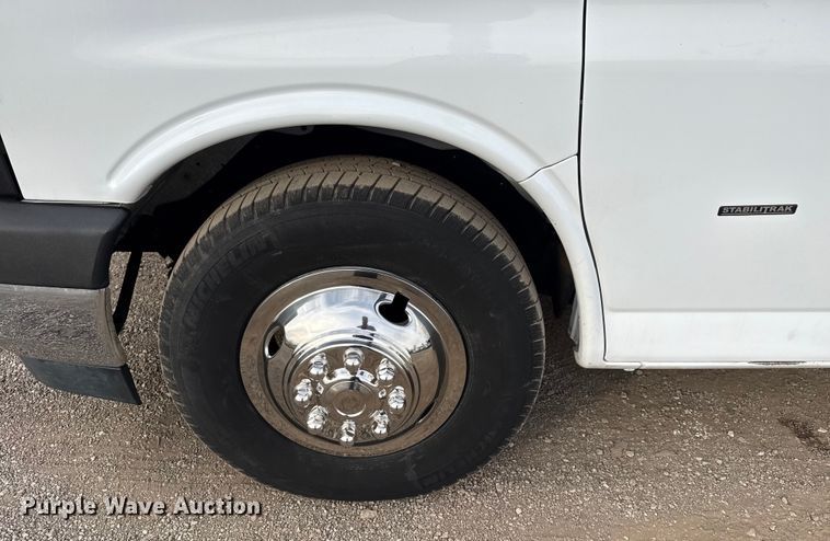 image for item EG2009 2018 Chevrolet Express box truck