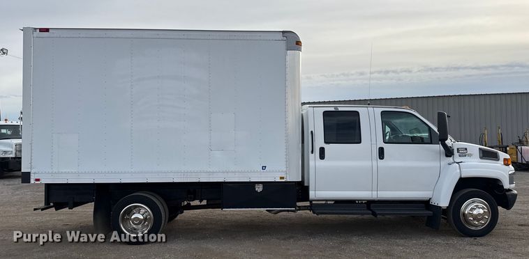 image for item EG2011 2009 GMC C5500 Crew Cab box truck