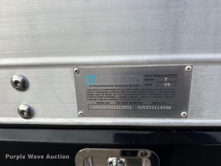 image for item EG2011 2009 GMC C5500 Crew Cab box truck