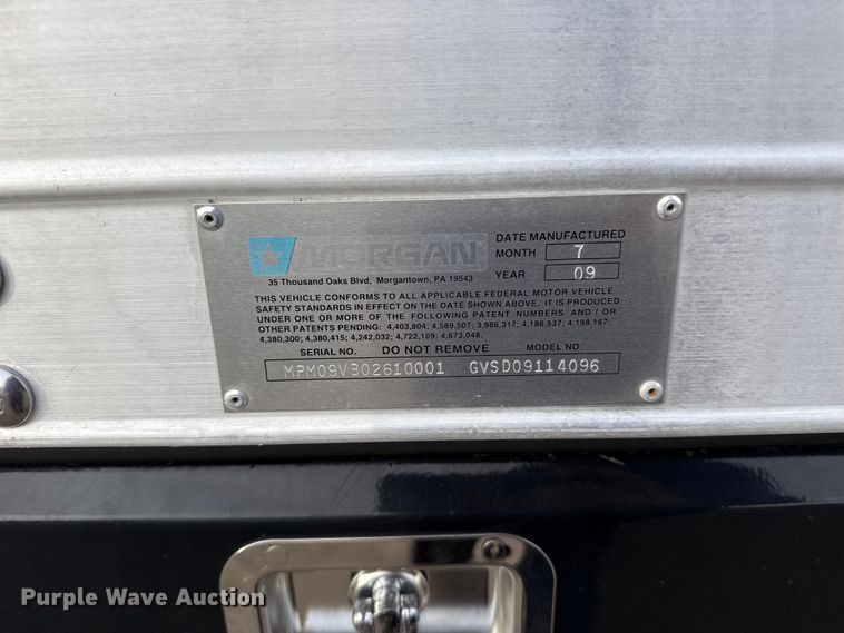 image for item EG2011 2009 GMC C5500 Crew Cab box truck