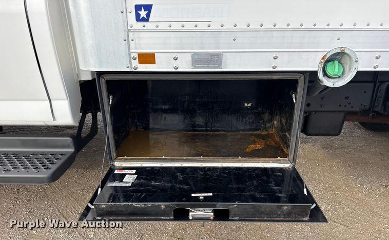 image for item EG2011 2009 GMC C5500 Crew Cab box truck