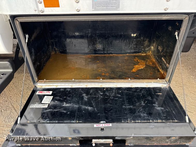 image for item EG2011 2009 GMC C5500 Crew Cab box truck