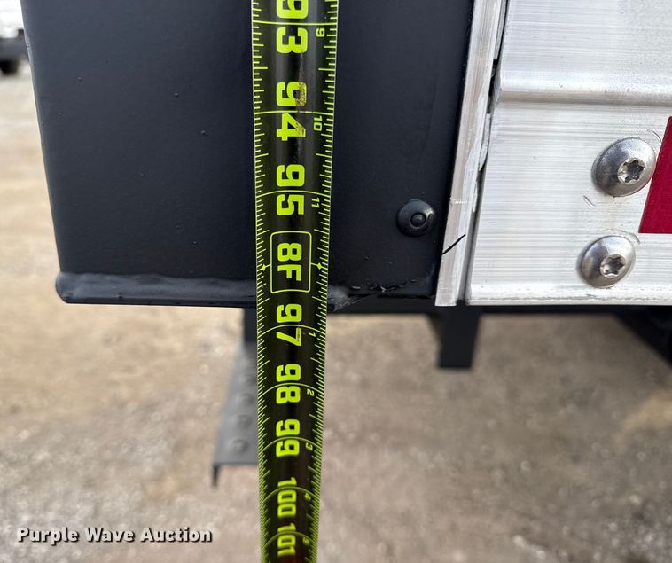 image for item EG2011 2009 GMC C5500 Crew Cab box truck