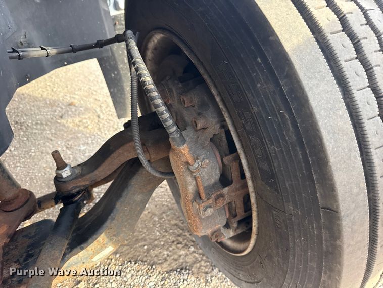 image for item EG2011 2009 GMC C5500 Crew Cab box truck