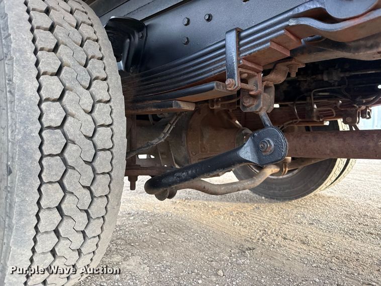 image for item EG2011 2009 GMC C5500 Crew Cab box truck