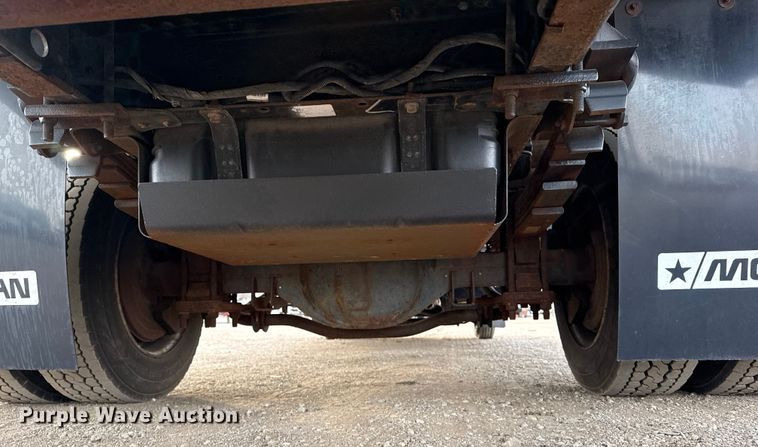 image for item EG2011 2009 GMC C5500 Crew Cab box truck