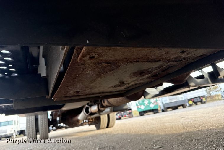 image for item EG2011 2009 GMC C5500 Crew Cab box truck