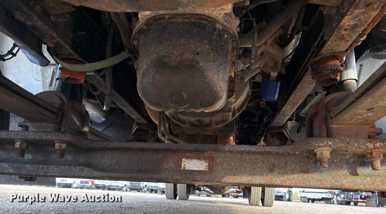 image for item EG2011 2009 GMC C5500 Crew Cab box truck